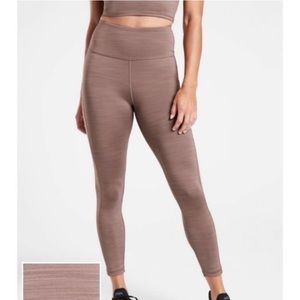 Athleta Ultimate Stash Pocket 7/8 tight, M
